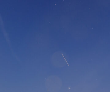 Ein Flugzeug? Ein Ufo? Nein, die ISS!